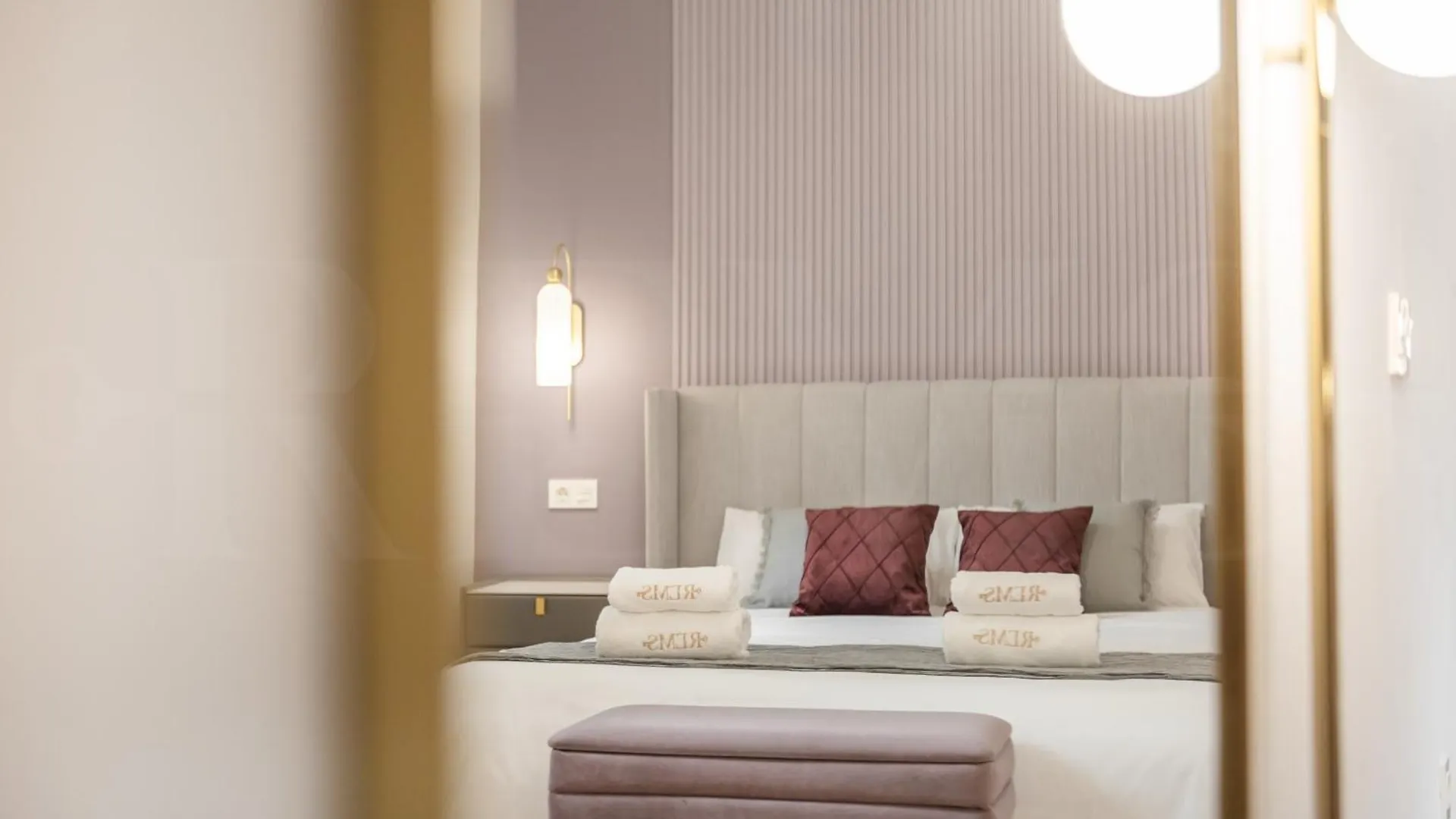 Sophisticated Modern Apartment Center By Rems Málaga