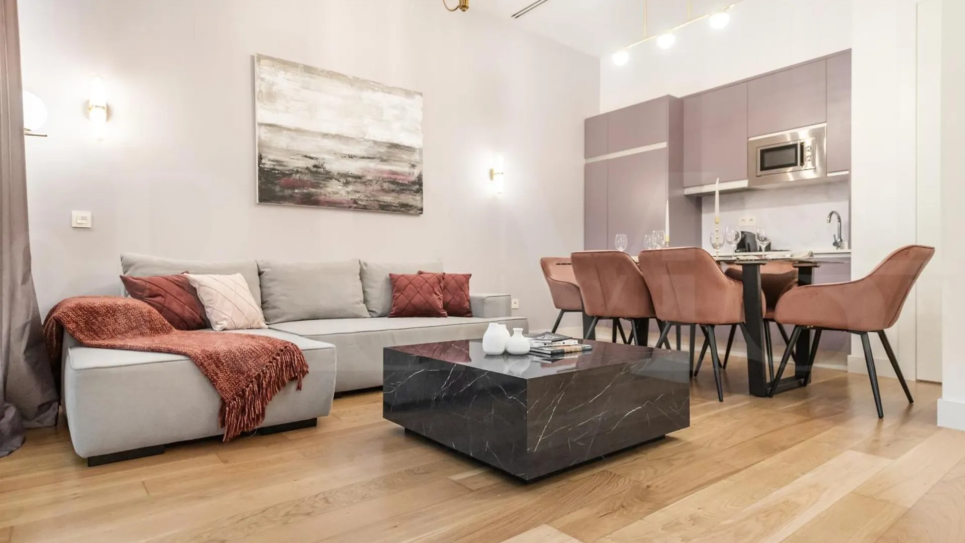 Sophisticated Modern Apartment Center By Rems Málaga