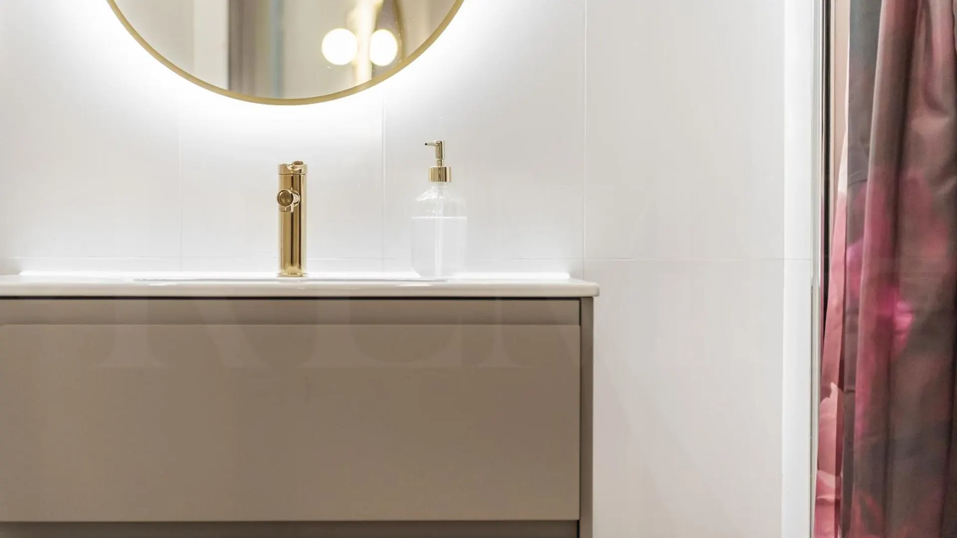 Sophisticated Modern Apartment Center By Rems Málaga 0*,  Spanyolország