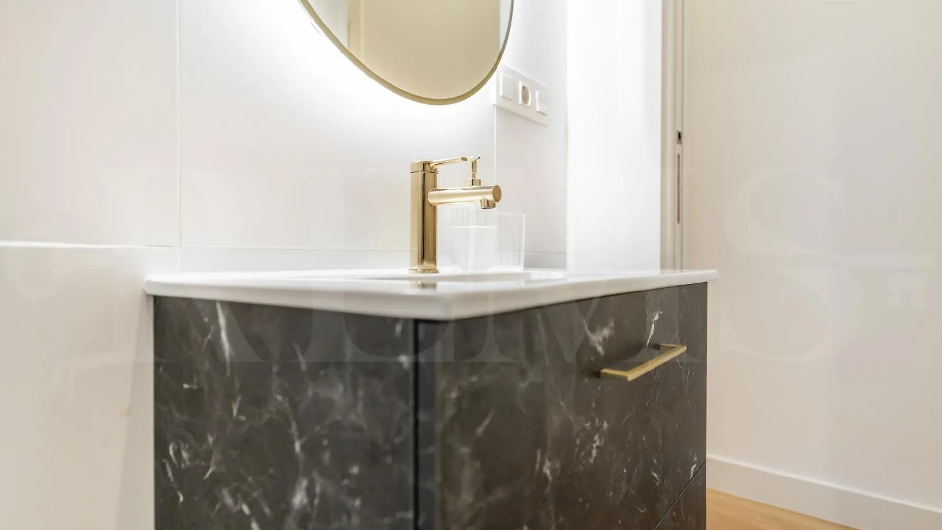 Sophisticated Modern Apartment Center By Rems Málaga
