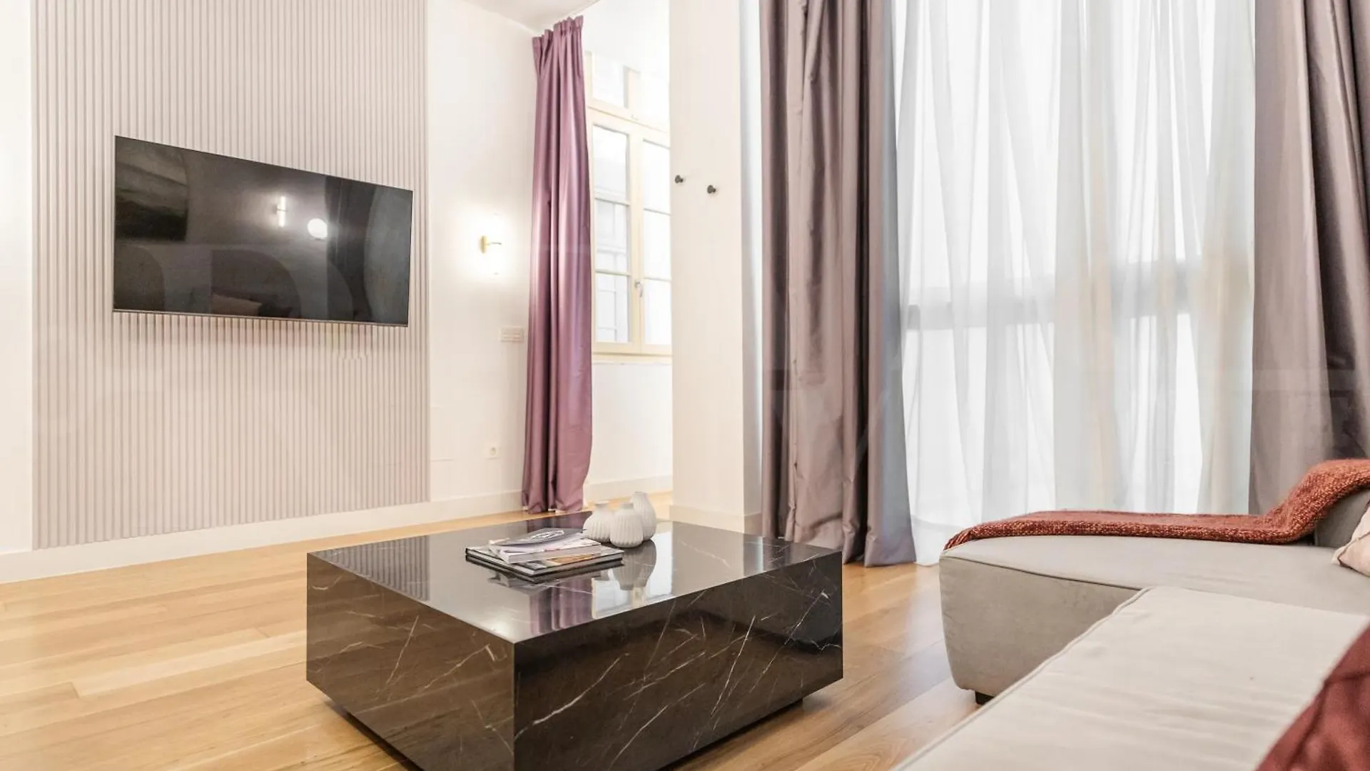 Sophisticated Modern Apartment Center By Rems Málaga Spanyolország