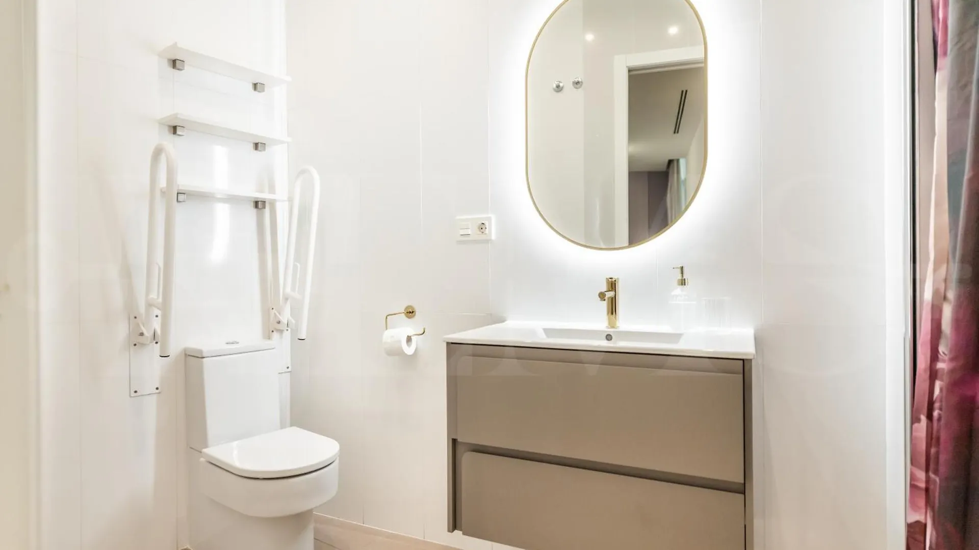 Sophisticated Modern Apartment Center By Rems Málaga Spanyolország